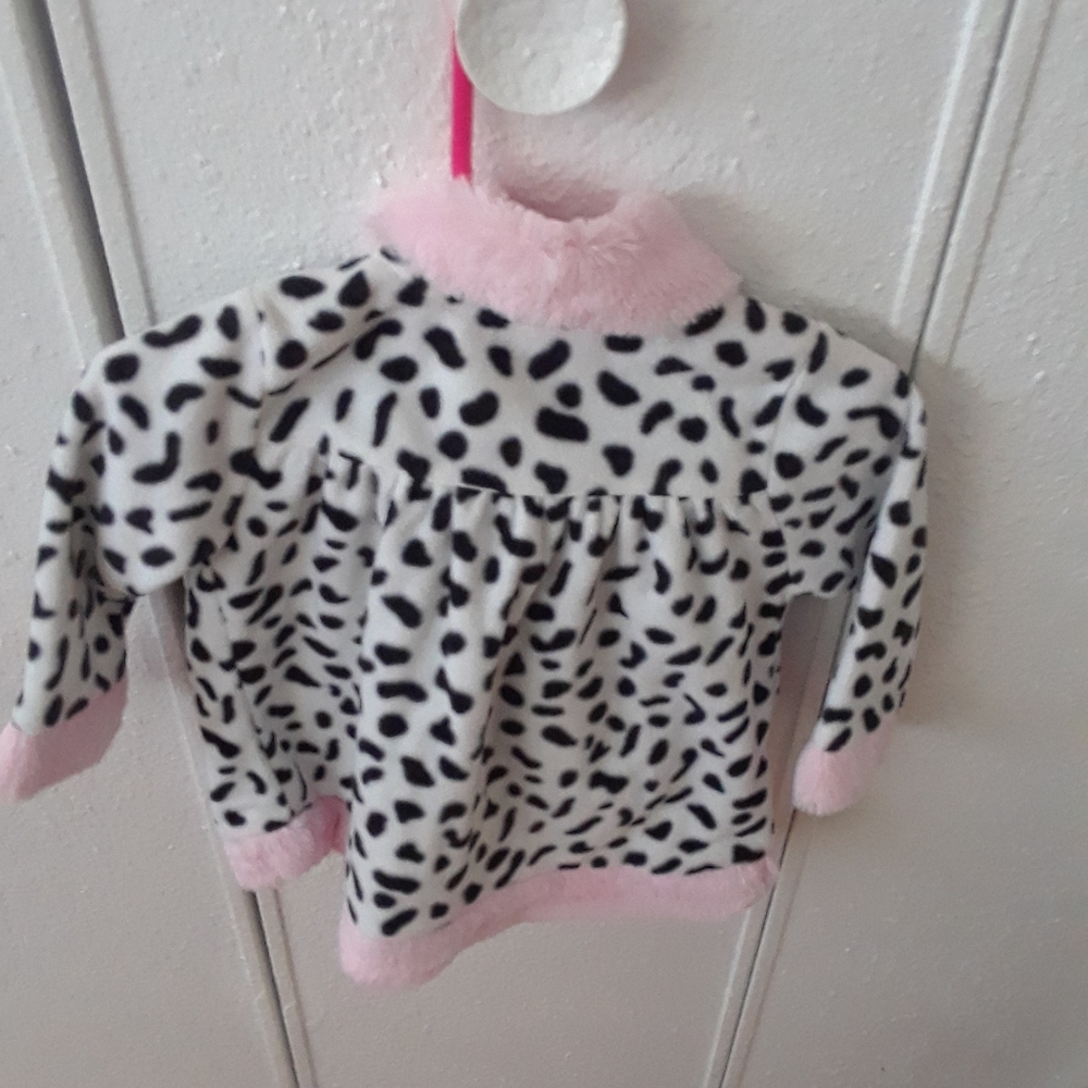 Little pass 6-9 months with black pants